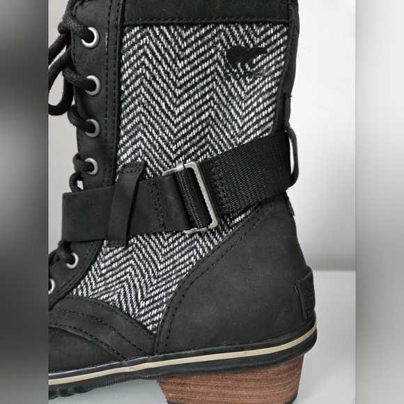 SOREL leather lace up slimboot in black and grey. SIZE 7 - Picture 10 of 13